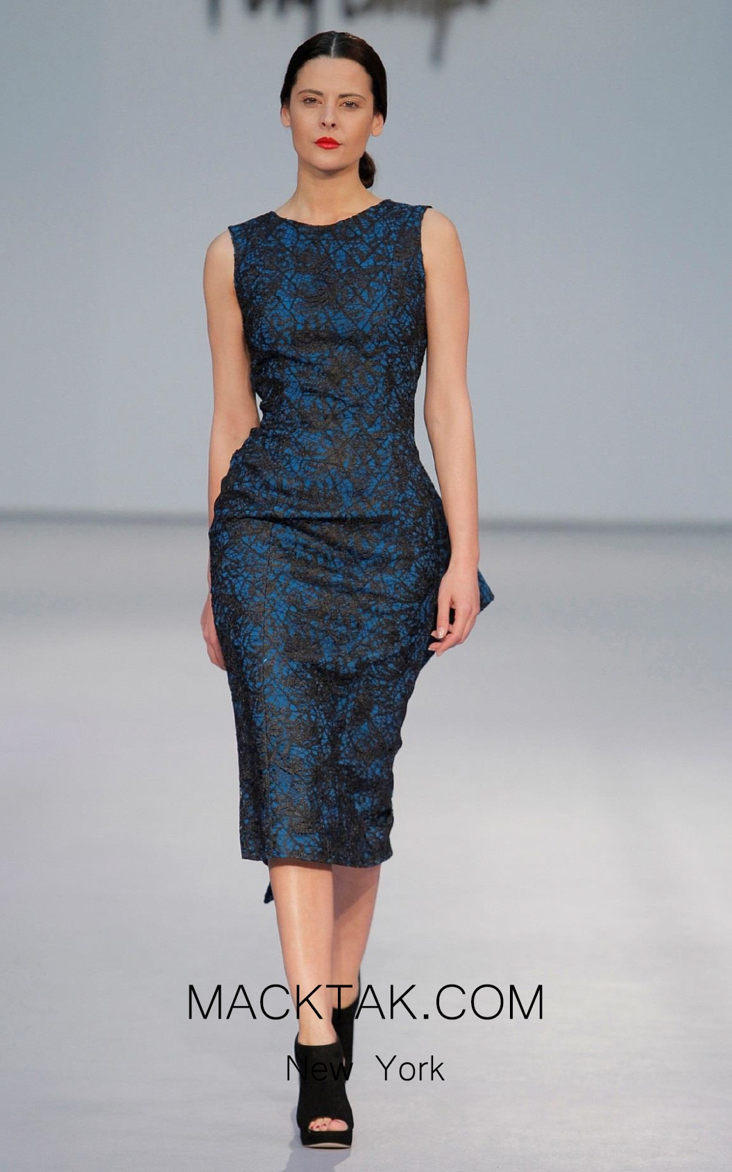 Fely Campo 17137 Front Dress